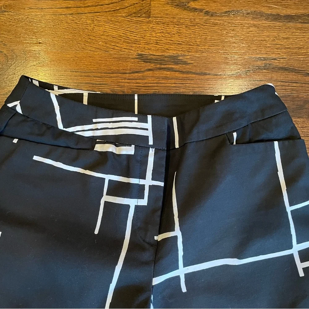 INVESTMENTS Women’s- Sz 6 - BLACK-WHITE CAPRIS - Picture 3 of 11